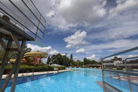 Das Freibad in Griesheim wird für 3,2 Millionen Euro energetisch, technisch und baulich auf den neuesten Stad gebracht. 