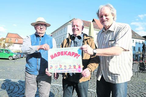 René Stieme (von links), Willi Adams und Horst Böhm vom Verein Kulturbahnhof in Groß-Umstadt holen die Hessenrock-Band „Badekapp“ nach Richen. Melanie Schweinfurth