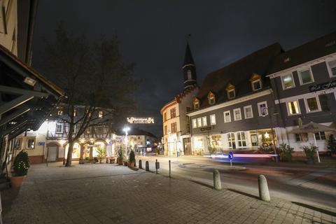 Menschenleere Straßen wie hier in Groß-Umstadt gab es bei der ersten Ausgangssperre im Januar nachts im Kreis. Ab Samstag wird das wieder der Fall sein. Foto: Guido Schiek
