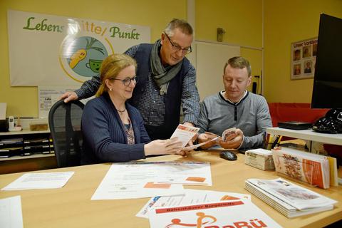 Jessica Elvert-Schumacher, Manfred Müller und Sören Elvert (von links) wollen die Babenhäuser Bürgerhilfe wieder mit Leben füllen. Foto: Ursula Friedrich