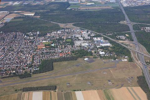 Nördlich der Landebahn auf dem ehemaligen August-Euler-Flugplatz im Südosten von Griesheim soll das neue Quartier entstehen. Archivfoto: Stadt Griesheim
