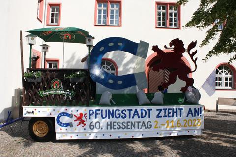 Der Hessentagswagen, der bereits bei der Pfungstädter Kerb seinen ersten Auftritt hatte, wird auf jeden Fall Teil des Hessentagsumzugs sein. © Stadt Pfungstadt