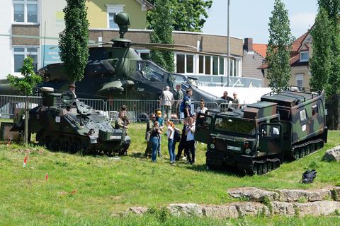 Die Bundeswehr zeigte beim Hessentag 2919 in Bad Hersfeld Fahrzeuge und Hubschrauber. So ähnlich könnte es auch auf dem kommenden Landesfest in Pfungstadt aussehen. 