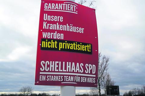Zur Kommunalwahl am 14. März plakatiert die SPD Darmstadt-Dieburg – wie hier in Griesheim – gegen eine Privatisierung der Kreiskliniken, obwohl dies aktuell von niemandem gewünscht oder gefordert wird. Politisches Statement oder Angstmache? Foto: Thomas Zöller