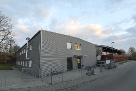 Im Flüchtlingsheim in Reinheim am Sportzentrum soll das Impfzentrum für den Ostkreis Darmstadt-Dieburg eingerichtet werden.  Foto: Guido Schiek