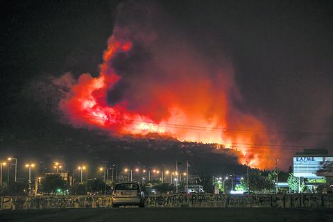 Verheerende Brände vernichten in Griechenland weiter riesige Waldflächen und bedrohen Siedlungen; auch Einsatzkräfte aus Darmstadt-Dieburg wollen rasch helfen. Archivfoto: dpa