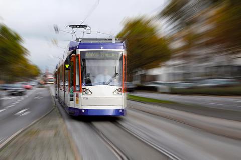 2014 wurde von der Darmstadt-Dieburger Nahverkehrsorganisation ein Verkehrsgutachten für eine Straßenbahnlinie erstellt. Der für die Förderung mit Bundesgeldern erforderliche Nutzen-Kosten Faktor wurde bei diesem Gutachten nicht erreicht.  Foto: André Hirtz 