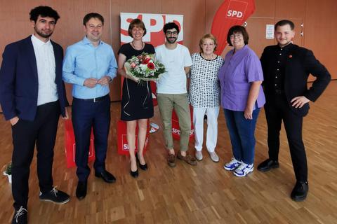 Die SPD im Unterbezirk Darmstadt-Dieburg hat auf einem Parteitag in Münster ihre bisherige Vorsitzende Heike Hofmann (Mitte) im Amt bestätigt. Foto: SPD Darmstadt-Dieburg