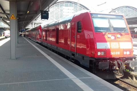 Doppelstockwagen wie hier am Frankfurter Hauptbahnhof sollen nach Vorstellung der Odenwaldbahn-Initiative auch auf der Vias-Strecke fahren. Der RMV lehnt dies nun begründet ab.  Archivfoto: Odenwaldbahn-Initiative 