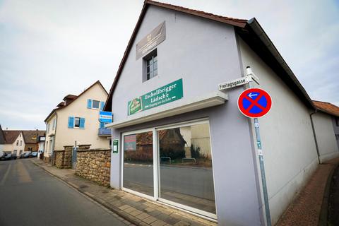 Geschlossen ist seit dem 8. März das „Eschollbrigger Lädsche“ an der Freitagsgasse 3 in Eschollbrücken. © Guido Schiek