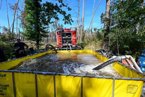 Beim Waldbrand in Münster musste jede Menge Löschwasser in den Wald transportiert werden, was hohe Benzinkosten verursacht hat.