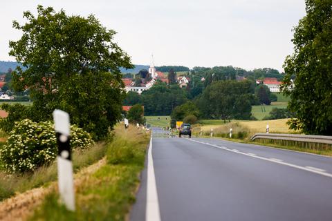 In Planung: An der B 426 zwischen Reinheim und Wiebelsbach – hier der Blick auf Lengfeld aus Richtung Reinheim – soll ein Radweg entstehen. Auch dieser ist Teil des Radverkehrskonzeptes des Kreises. Foto: Guido Schiek