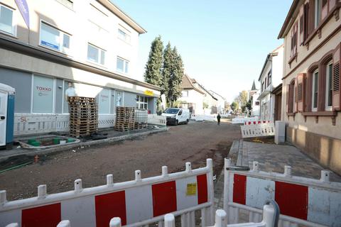 Die untere Darmstädter Straße in Reinheim ist im Bauzeitenplan und soll am 21. Dezember freigegeben werden. © Melanie Schweinfurth
