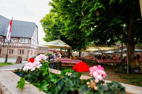 Im Biergarten auf der Veste Otzberg sollen etwa ein halbes Dutzend Buden für Adventsstimmung sorgen. Archivfoto: Guido Schiek
