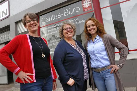 Das Caritas-Büro in Ober-Ramstadt berät Menschen in seelischen Krisen. Janina Helm, Monika Daum sowie Andrea Kuschek (von links) gehen jetzt als neues Team an den Start. Foto: Karl-Heinz Bärtl
