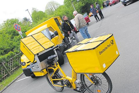 Wenn der Briefträger das Paket bringt