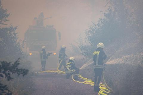Löschen in voller Montur beim Waldbrand in Münster im August lässt manchen Kreislauf kollabieren. Archivfoto: 5vision.media