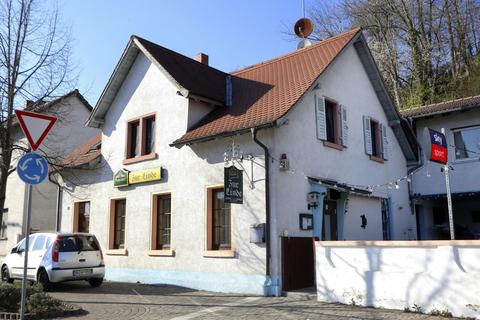 Seit 1865 gibt es das Gasthaus Zur Linde in der Nieder-Ramstädter Straße. Das zuvor als Wirtschaftshütte bezeichnete Lokal wurde damals abgebrochen und durch das Haus, das heute noch zu sehen ist, ersetzt. Karl-Heinz Bärtl
