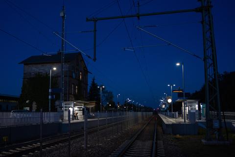 Der nächtliche Messeler Bahnhof war im November 2019 eine Prügel-Arena für Fans des SV Darmstadt 98 und der Frankfurter Eintracht.