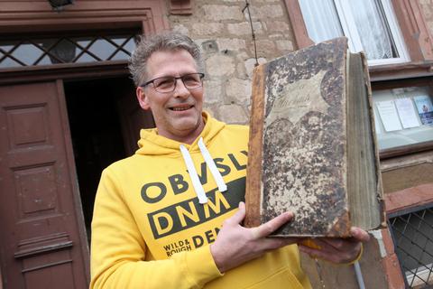 Der Asbacher Oliver Diehl kennt sich mit der Geschichte seines Wohnorts aus. Foto: Karl-Heinz Bärtl