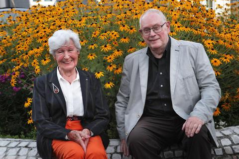 Rosemarie Wrede-Grischkat und Gerhard Giebenhain zeichnet ein umfangreiches Engagement für ihren Wohnort Mühltal aus. Foto: Karl-Heinz Bärtl