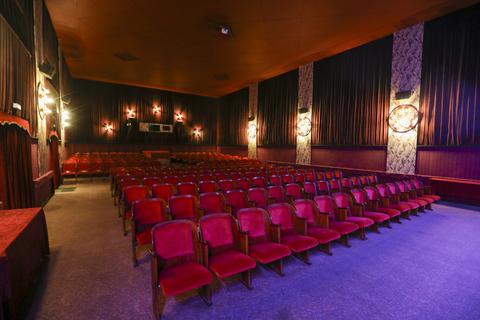 Die Kaisersaal-Lichtspiele in Münster wollen den Kunden auch weiterhin Kinokultur anbieten.                Foto: Guido Schiek