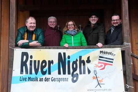 Holger Schubert, Willi Braun (beide Verein Radsport), Katja Roßkopf, Ralf Schneider und Manuel Stork (alle IG River Night) freuen sich auf das "River Night Summer Special " am 25. und 26. Juni. Foto: Jens Dörr 