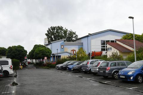 Trübe Aussichten: Am mehr als 5000 Quadratmeter großen Grundstück mit dem Münsterer Hallenbad hat bislang kein Investor Interesse gezeigt. Der Traum vom neuen Bad scheint ausgeträumt. Jens Dörr