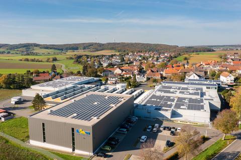 Fotovoltaik auf den Dächern der Gebäude von baier & michels in Rohrbach. © Rüdiger Dunker/baier & michels