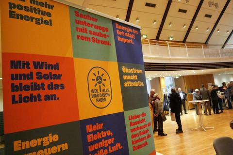 Ober-Ramstadt beteiligt sich an den „Positive-Energie-Wochen“ des Landes Hessen. Bei einer Informationsveranstaltung zu erneuerbaren Energien präsentierten Stadt und Klimainitiative, wie sich die Stadt aufstellt und was Bürger tun können. Foto: Karl-Heinz Bärtl