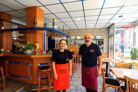 Yeliz und Önder Aslan führen das „Öni’s Spezialitäten” in Ober-Ramstadt seit Anfang April. Der Innenbereich wurde renoviert, auch im Außenbereich können Gäste sitzen