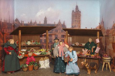 Der Marktplatz in Darmstadt um 1840. Das Diorama ist Teil der Ausstellung „Kleine Welten“ im Museum für Odenwälder Volkskunde in Lengfeld. Foto: Hans-Fritz Lang