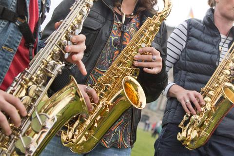 Beim Musiktag in Eschollbrücken wird auch das neue Ensemble Sax+ mit vier Saxofonen und einem Schlagzeug auftreten. Symbolbild: dpa 