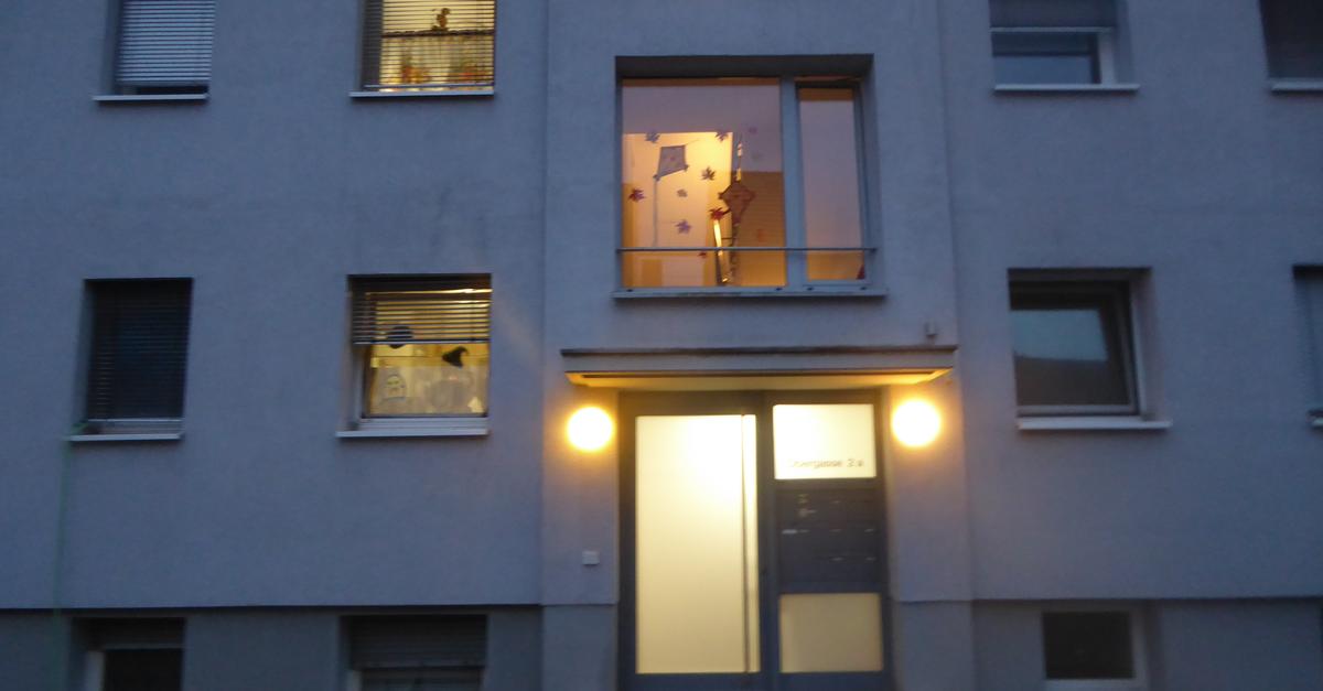 Stadt lässt Wohnhaus mit undichtem Dach sanieren