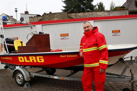 Bernd Spieß ist bei der DLRG ausgebildeter Bootsführer. Foto: Karl-Heinz Bärtl 