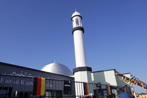 Die Ahmadiyya-Gemeinde weiht ihre neue Moschee mit Minarett und Kuppel ein, bislang hat die Gemeinde Gemeinschaftsräume in der Niedergasse genutzt. Andreas Kelm