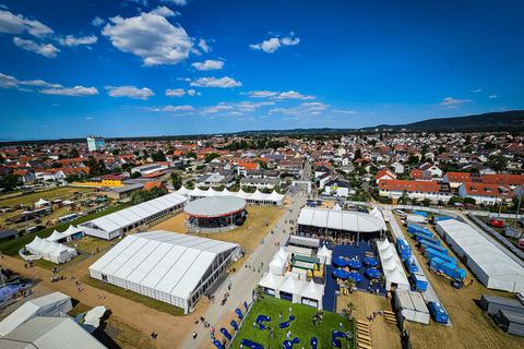 Blick auf den Hessentag aus dem Riesenrad.