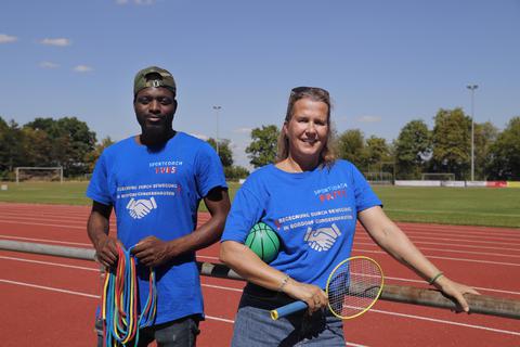 Die beiden Roßdörfer Sport-Coaches Yves Koffi und Patricia Bouren sorgen dafür, dass auch sozial benachteiligte Menschen und Geflüchtete Zugang zu den Sportvereinen finden. Andreas Kelm