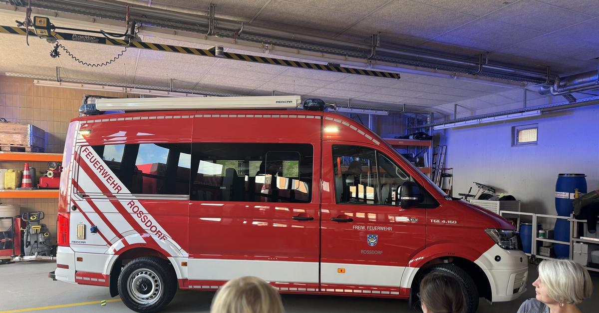 neues-fahrzeug-f-r-die-freiwillige-feurwehr-ro-dorf