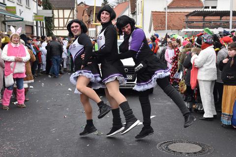 Drei Tanzmäuse der etwas anderen Art beim Mosbacher Umzug 2018. Archivfoto: Klaus Holdefehr