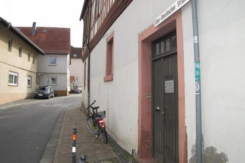 Der Eingang zur Gemeindebücherei im Historischen Rathaus in Seeheim. © Jürgen Buxmann