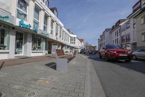 An der Darmstädter Straße in Weiterstadt soll aktiv kein neuer Einzelhandel angesiedelt werden, damit das Verkehrsaufkommen nicht steigt. Archivfoto: Torsten Boor