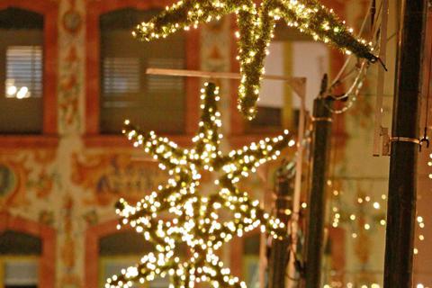 In Ginsheim-Gustavsburg und Bischofsheim soll es auch in diesem Jahr Weihnachtsbeleuchtung geben. Symbolfoto: dpa