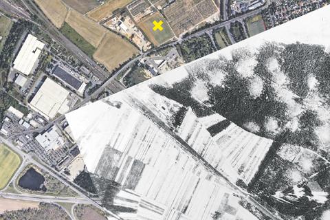 Auf einem Acker neben dem Umspannwerk Bischofsheim war eine Weltkriegsbombe entdeckt und entschärft worden (gelb markiert). Luftaufnahmen der US-Airforce vom 9. März 1945 belegen nach dem Angriff vom 13. Januar 1945 mehrere Bombeneinschläge in diesem Gebiet nahe der Rüsselsheimer Böllenseesiedlung. 