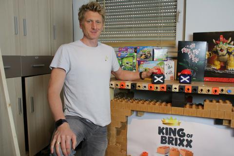 Björn Freitag vor der Kulisse seiner Show „King of BrixX“. Aber auch bei bekannten Spielshows von Privatsendern ist der Bischofsheimer immer mal wieder zu sehen. 