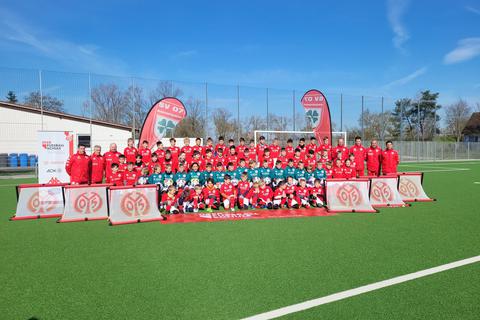 Insgesamt 70 Jungkicker aus der Region haben an der Fußballschule des Bundesligisten Mainz 05 bei der SV 07 Bischofsheim teilgenommen. Foto: SV 07 Bischofsheim