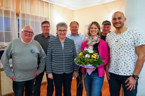 Taner Gökcer (rechts) ist das neueste Mitglied im Präsidium. Beisitzerin Nadine Pachl verlässt die SKV und wurde von Präsidiumssprecher Hans-Jürgen Kreim (zweiter von links) mit einem Blumenstrauß verabschiedet. Marc Schüler