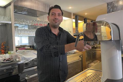 Der frühere Krone-Wirt Sider Stoyanof  hat in Büttelborn gerade sein neues Restaurant „Severina“ eröffnet. © Marc Schüler