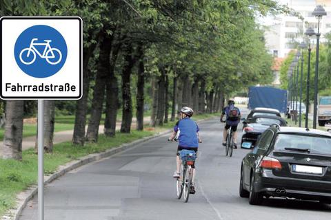 Hier haben Drahtesel Vorrang: Eine solche Fahrradstraße könnte es bald auch in Ginsheim-Gustavsburg geben. Archivfoto: Jörg Henkel/hbz