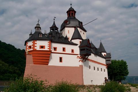 Die Burg Pfalzgrafenstein ist Ziel eines Ausflugs im September. Wolfgang Blum